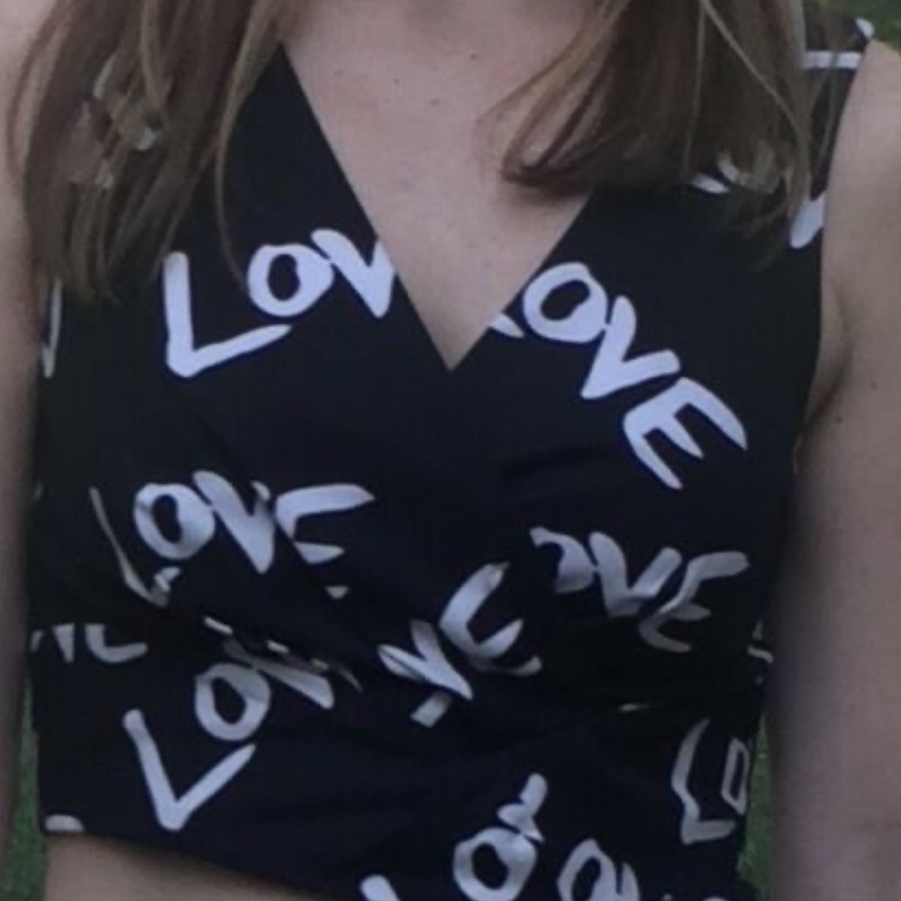Size 0 LOVE crop top, black and white designer Rachel Roy brand, zip back